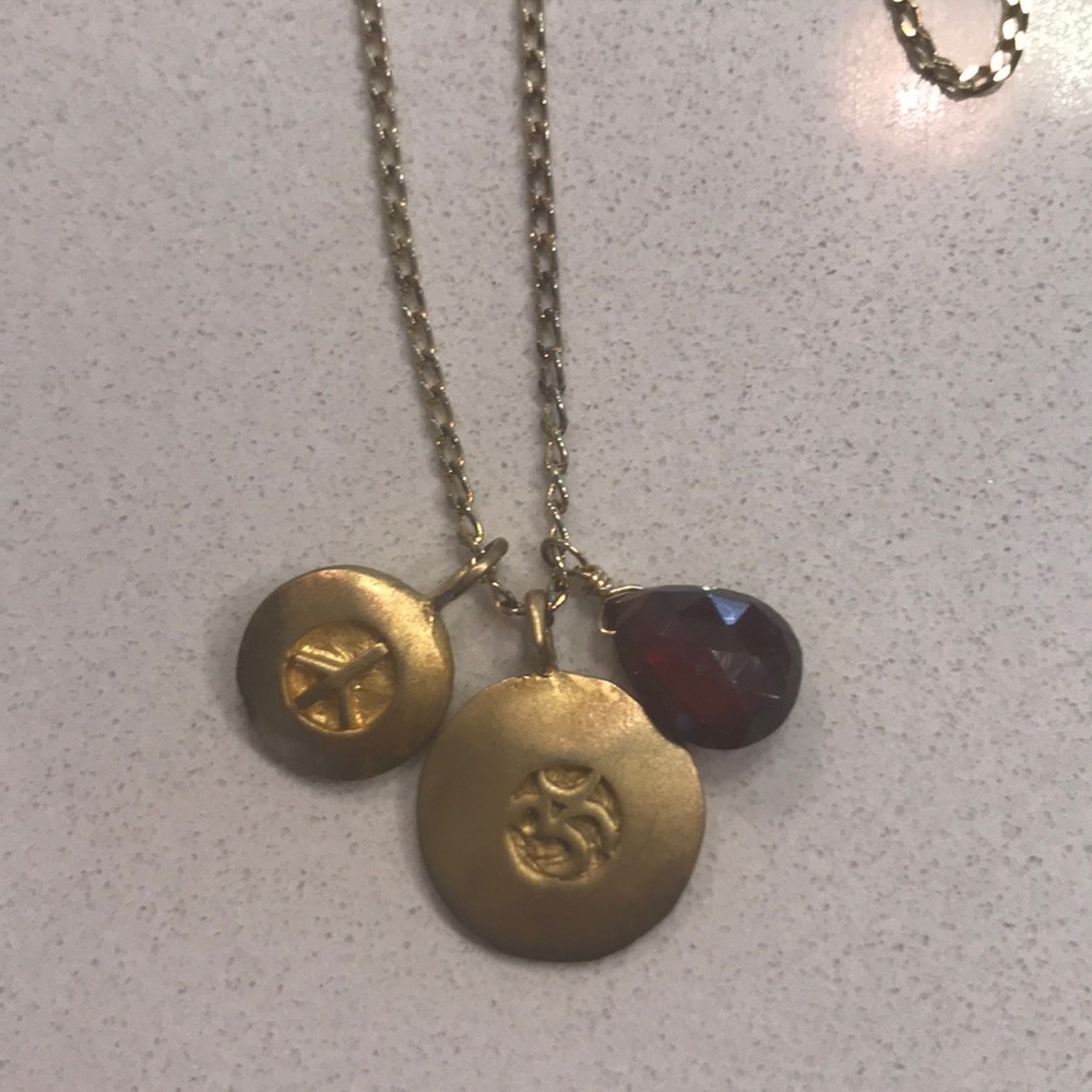 Satya pendant necklace